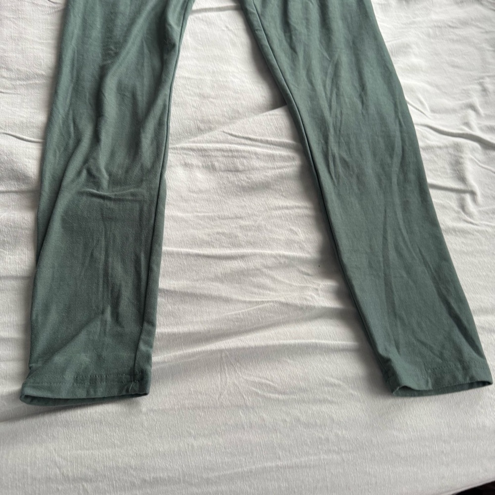 Bundle of two leggings sage green leggings black and white windowpain leggings - Picture 6 of 7